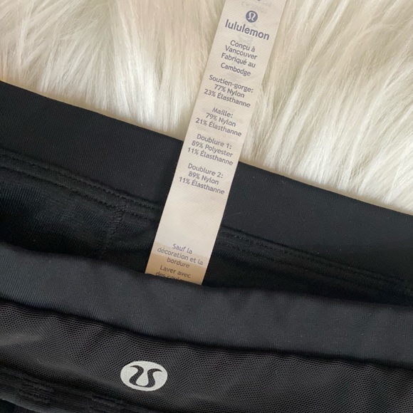 Lululemon high Neck Sport Bra size 2 - Picture 3 of 3